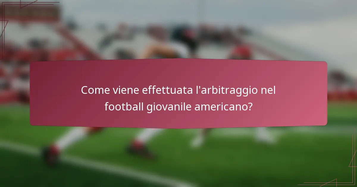Come viene effettuata l'arbitraggio nel football giovanile americano?